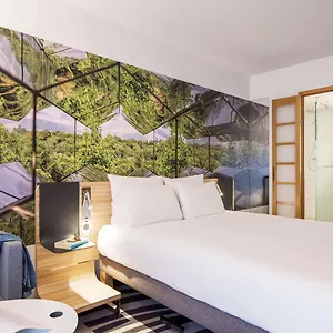 4* מלון Novotel Centre
